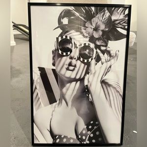 Picture frame! Black and white! Perfect condition!